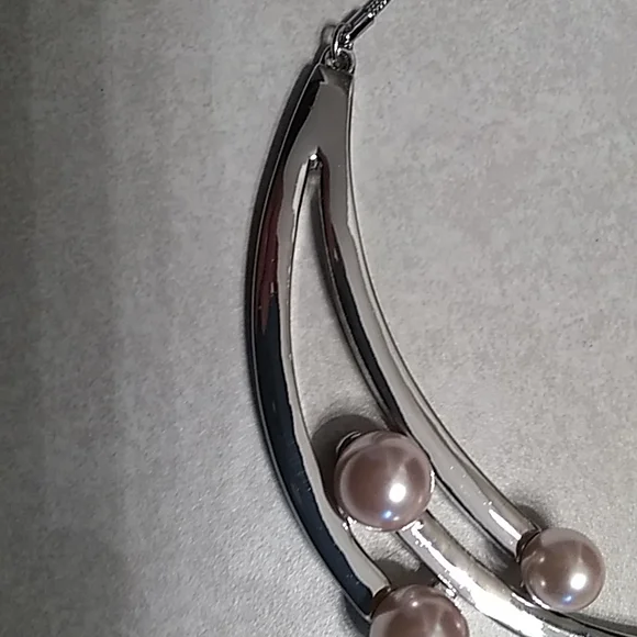 Chicos faux pink pearl and silver necklace. - Picture 4 of 12